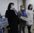 В День рождения «Единой России» партийцы передали медикам сертификат на такси - Единая Россия