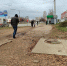 Тротуар по ул. Винокурова в районе остановки “Дом быта”. Точнее, то, что осталось от пешеходной дорожки. Фото Екатерины ШВАРГИНОЙ - Во благо города. Начало: - Газета Грани