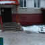 Утро 28 января. Дом один, подъезды разные: первый (вверху) и второй (внизу).  - Проходимцы натоптали?:  Фотофакт - Газета Грани