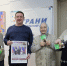 Участники конкурса Владимир Иванов, Людмила Усанова и Николай Кулешов с заместителем директора АУ “Ельниковская роща”, депутатом НГСД Сергеем Черновым (второй слева). Фото Екатерины ШВАРГИНОЙ - Да здравствует Сюрприз!:  Зоопарк - Газета Грани