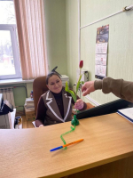 Студенты музыкального училища поздравили прекрасных представительниц прекрасного пола с наступающим 8 марта