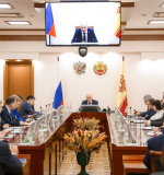 По поручению Олега Николаева более 41 тысячи человек получат единовременные выплаты к 80-летию Победы