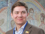 Аркадий ИВАНОВ, управляющий Швейной фабрикой “Пике” - И на утюге обгоним миллиардеров: “Цифра” для каждого