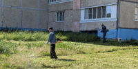 В Чебоксарах на придомовых территориях продолжается покос травы - Администрация Калининского района