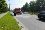 В период летней жары в Чебоксарах продолжается полив дорог города