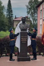 Открытие бюста - В Цивильском округе открыли бюст генерал-полковнику Александру Викторову:  80 лет Победы