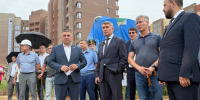 Олег Николаев и Владимир Доброхотов провели выездное совещание на стройплощадке с микрорайоне «Новый город» - Администрация Калининского района