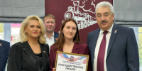 Леонид Черкесов и  Алла Салаева посетили модернизированную Шумерлинскую модельную библиотеку - Единая Россия