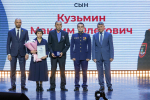 Олег Николаев вручил медали «Отец солдата» в преддверии Всероссийского дня отца