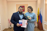 - Пять пар в Чебоксарах зарегистрировали браки в День Конституции:
