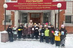 Чебоксарские школьники поздравили сотрудников Росгвардии с наступающим Новым годом