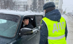 Сотрудники Госавтоинспекции Чебоксар поздравили мужчин-автолюбителей с Днём защитника Отечества