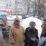 У жителей дома № 2 по б. Гидростроителей возникло много вопросов по капремонту к зампредседателя Госсовета Чувашии Ольге Петровой. Фото Андрея СЕРГЕЕВА - Крыша тоже на контроле. В Новочебоксарске проверили ход капитального ремонта: - Газета Грани
