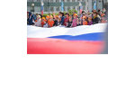 В Чебоксарах 600 человек развернули флаг России площадью 3750 квадратных метров