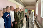 Священник благословил призывников направляющихся на службу