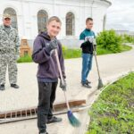 Ученики гимназии №6 г. Алатыря приняли участие в благоустройстве Киево-Николаевского Новодевичьего монастыря