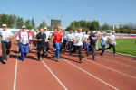 Традиционно эстафету открыл забег во главе с руководителем региона Олегом Николаевым. Следом на дистанцию вышли более 120 команд.   - Сила общего круга. 88-я эстафета “Советской Чувашии” объединила республику в поддержке героев: