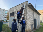 Спасатели помогли мальчику спуститься с трансформаторной будки
